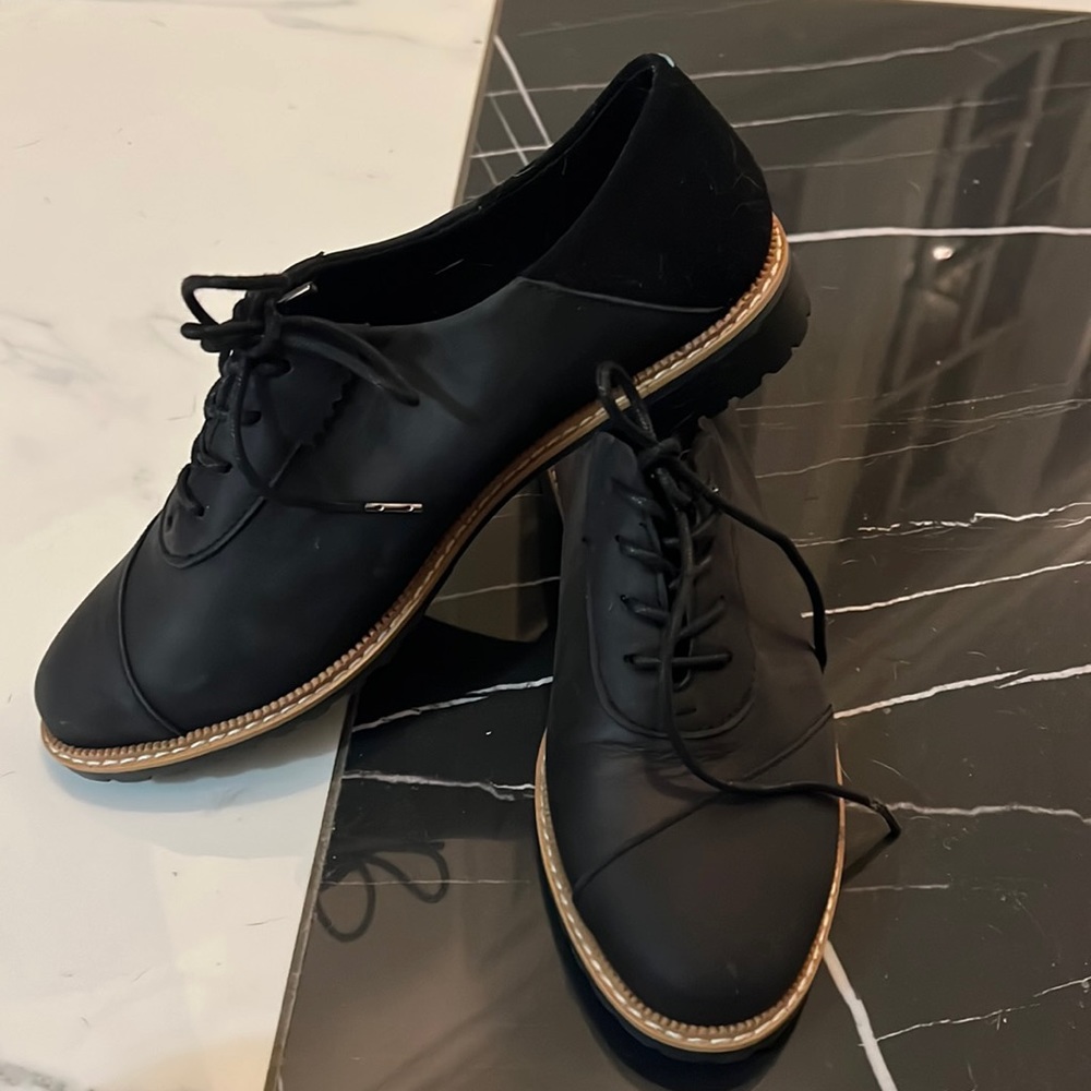 Tom’s Black Oxfords Womens size 7